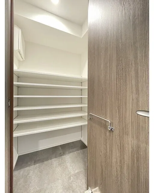 Stylio Kamata West - Interior - ["Flooring", "Wood", "Floor"]