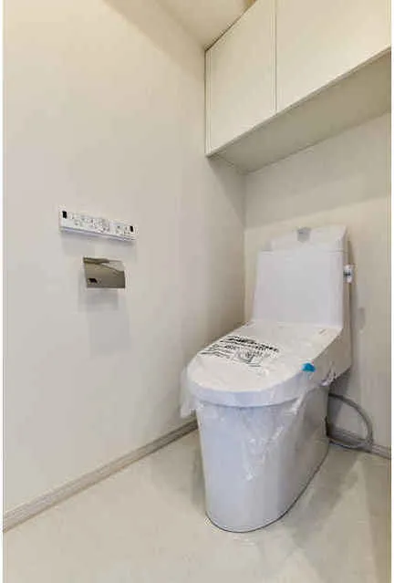 BluRock Kagurazaka - Interior - ["Toilet seat", "Flooring", "Plumbing fixture"]
