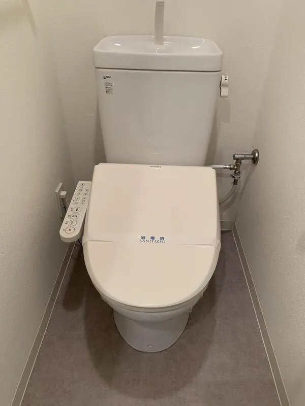 La Class Suginami Honancho - Interior - ["Toilet seat", "Toilet", "Plumbing fixture"]