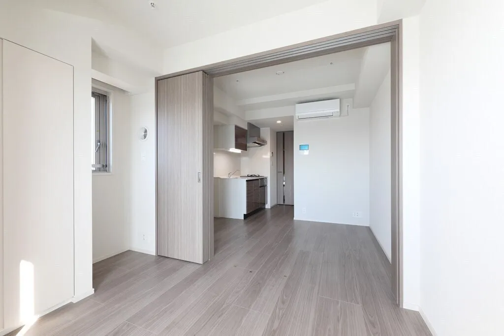 Cross Residence Kamata II - Interior - ["Fixture", "Building", "Hall"]