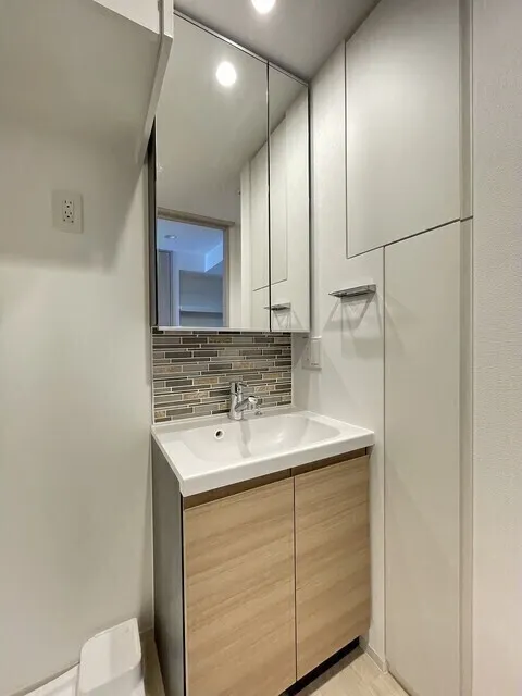 Stylio Kamata West - Interior - ["Flooring", "Floor", "Bathroom cabinet"]