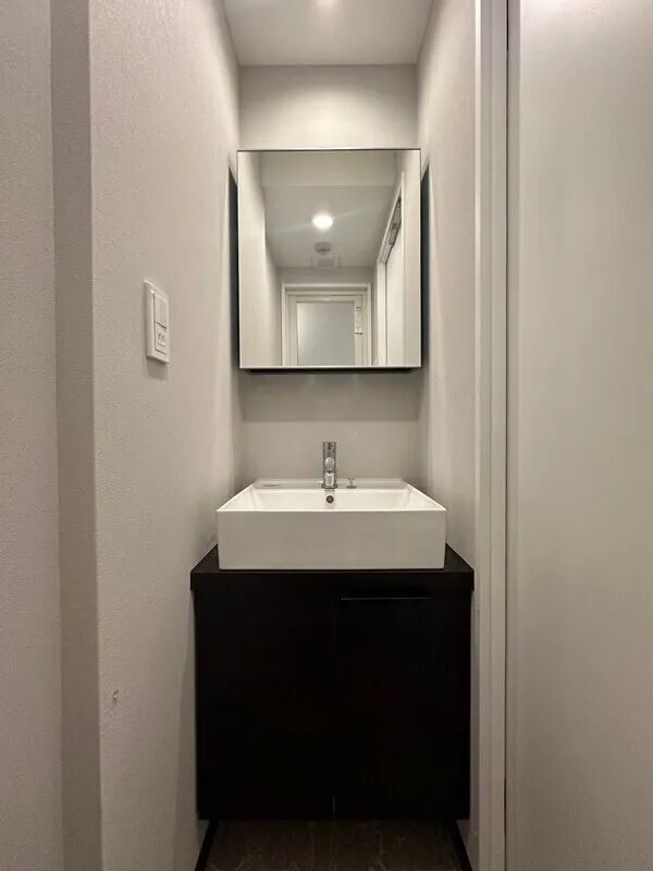 Struth Asakusa - Interior - ["Wall", "Plumbing fixture", "Flooring"]