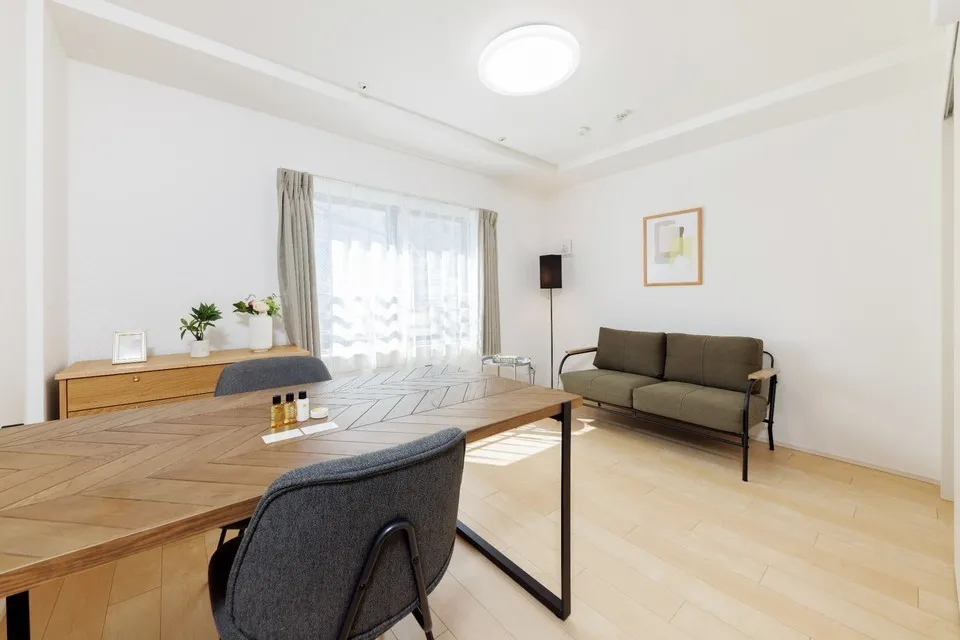 Hmlet Nishi-Shinjuku - Interior - ["Furniture", "Interior design", "Flooring"]