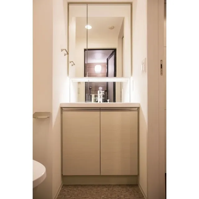 Comforia Shibuya West - Interior - ["Cabinetry", "Wood", "Shelving"]