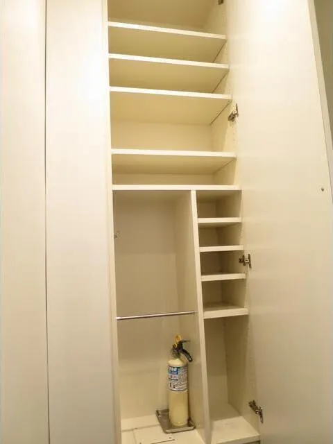 Ipse Gakugei Daigaku - Interior - ["Shelf", "Shelving", "Furniture"]