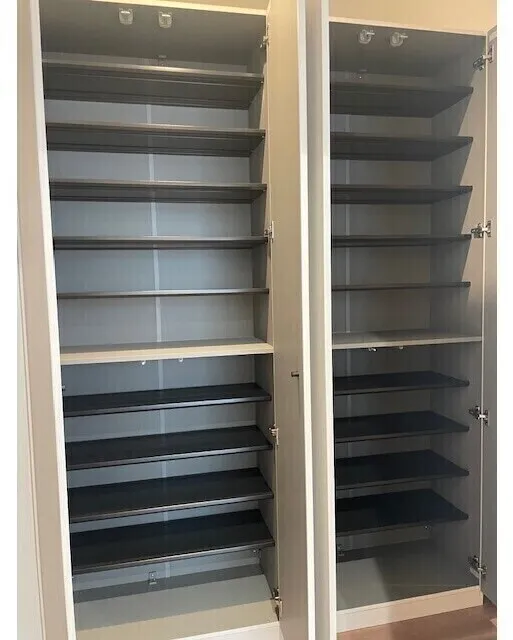 Qu4ttro Arca Kudan (Quatro Arca 9th Dan) - Interior - ["Rectangle", "Shelving", "Wood"]