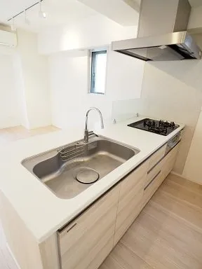 Residia Meguro Ⅳ - Interior - ["Brown", "Tap", "Kitchen sink"]
