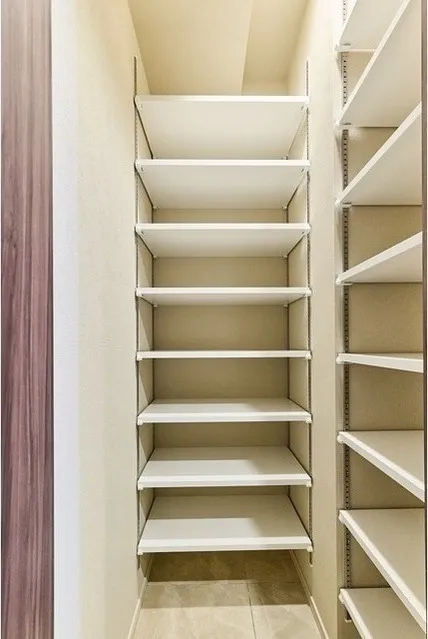 Lefon Progres Akabane Marks - Interior - ["Shelf", "Shelving", "Wood"]
