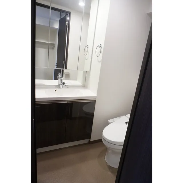 Comforia Setagaya Kamiuma - Interior - ["Mirror", "Sink", "Property"]