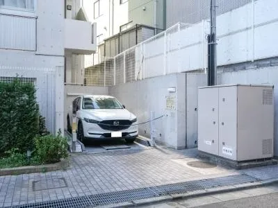 Premier Brand Yoyogi Park - Other - ["Automotive Parking Light", "Car door", "Parking"]
