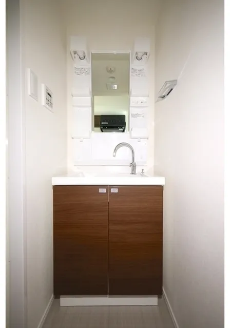 Clarity Bunkyo Sengoku - Interior - ["Bathroom cabinet", "Plumbing fixture", "Grey"]