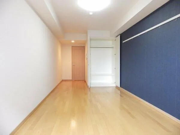 Sereno S2 - Interior - ["Flooring", "Floor", "Ceiling"]