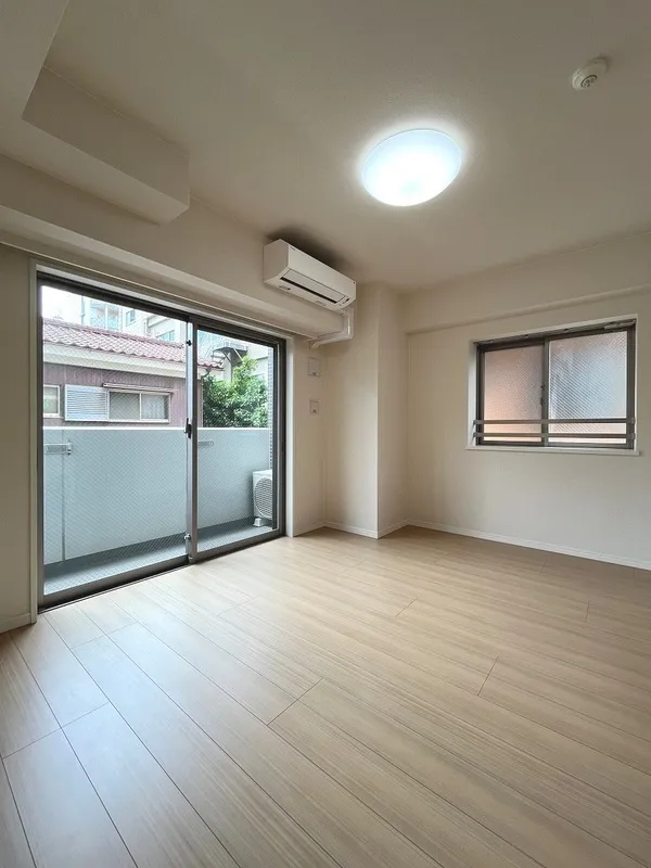 Prime Urban Sumiyoshi II - Interior - ["Flooring", "Floor", "Ceiling"]