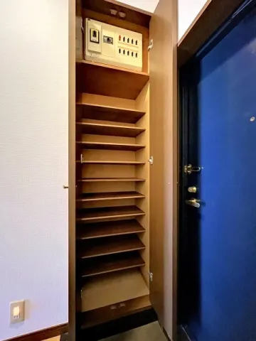 Garden Home Sanno Hills - Interior - ["Wood", "Shelving", "Shelf"]