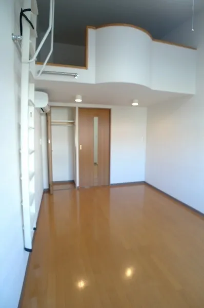 Storia - Interior - ["Wood", "Flooring", "Ceiling"]