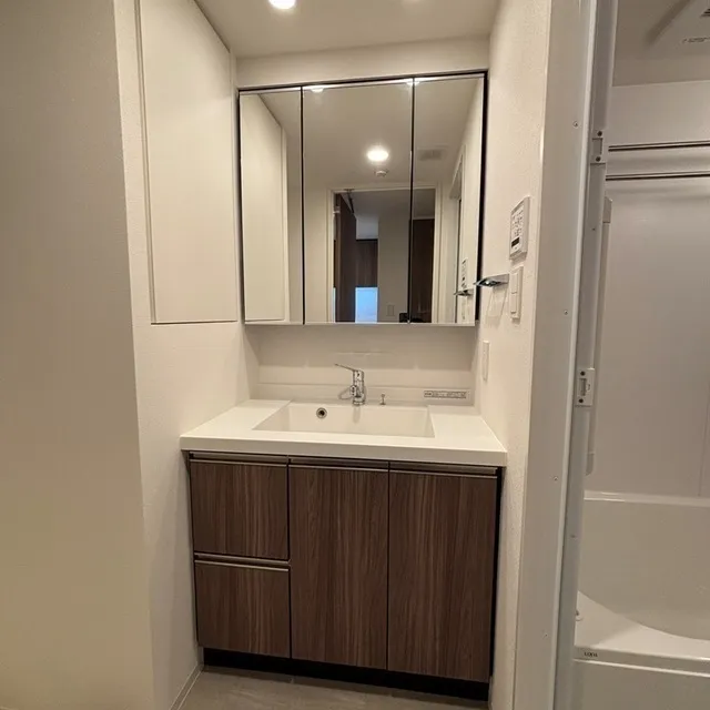 Park Axis Shinagawa Tennozu Isle - Interior - ["Floor", "Flooring", "Interior design"]
