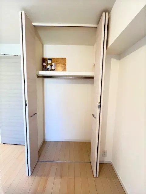 Residia Tower Kamiikebukuro (Tower Building) - Interior - ["Wood", "Flooring", "Floor"]