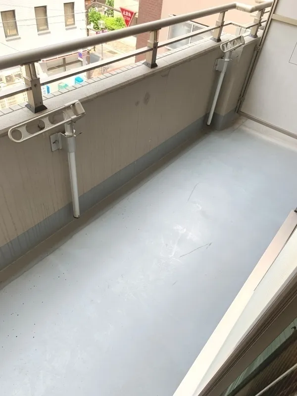 Shiba Park Apartment - Interior - ["Ceiling", "Glass", "Pipe"]