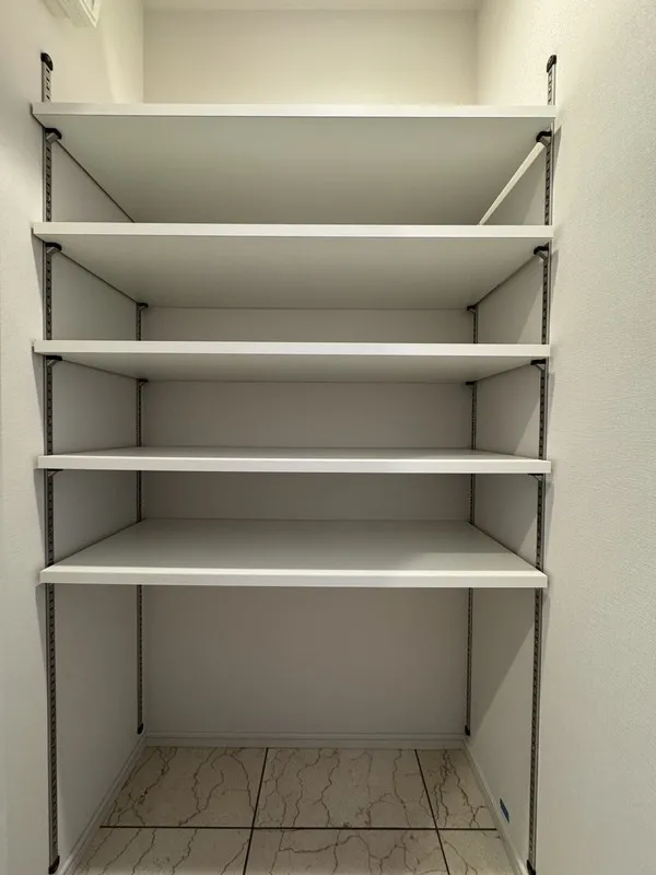 Lumiec Kinshicho - Interior - ["Shelf", "Shelving", "Closet"]