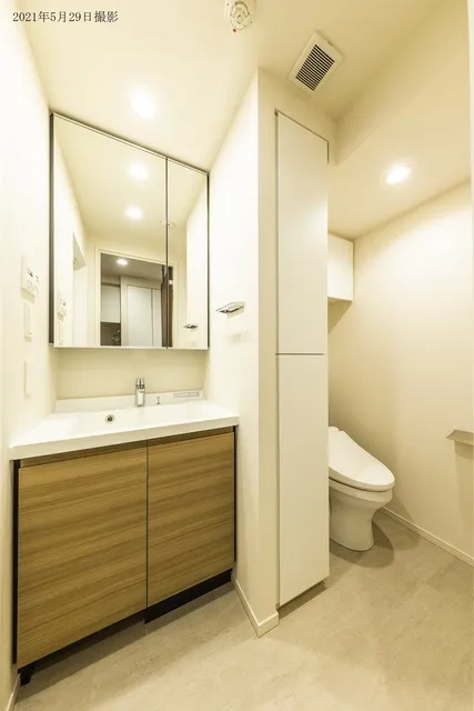 Park Axis Honjo Shinsuikouen - Interior - ["Mirror", "Bathroom cabinet", "Tap"]