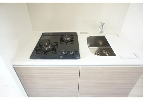 Latierra Toritsu Daigaku - Interior - ["Kitchen Sink", "Plumbing fixture", "Flooring"]