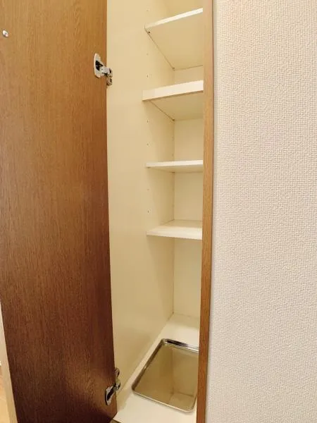 Maison Vert Minami Azabu - Interior - ["Wood", "Flooring", "Floor"]