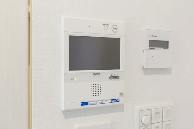 BLESS Kitashinjuku - Interior - ["Rectangle", "Gadget", "Font"]