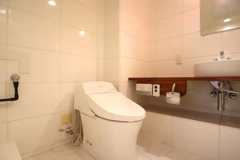 Castalia Ginza - Interior - ["Bathroom", "Plumbing fixture", "Flooring"]