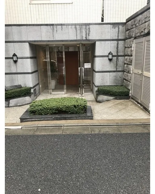 Hill Top Kitazawa - Exterior - ["Plant", "Rectangle", "Door"]