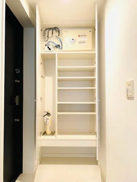 Brillia Ist Sangenjaya Blossom Terrace - Interior - ["Building", "Fixture", "Wood"]
