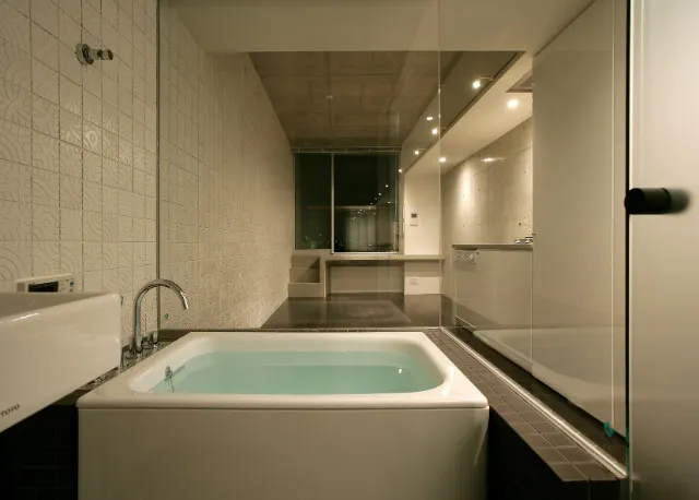 Ipse Gakugei Daigaku - Interior - ["Bathtub", "Plumbing fixture", "Property"]