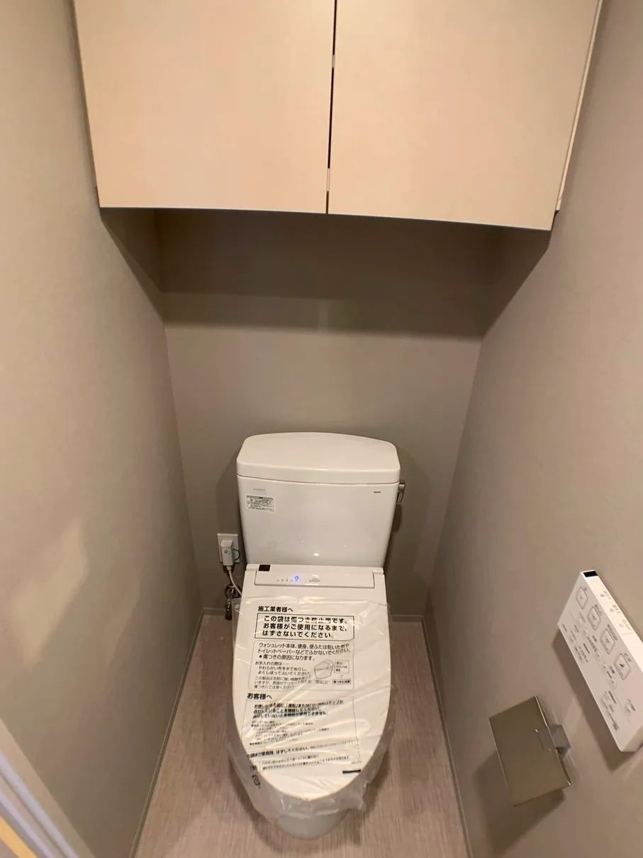Prime Urban Asakusa Tawaramachi - Interior - ["Plumbing fixture", "Toilet seat", "Flooring"]