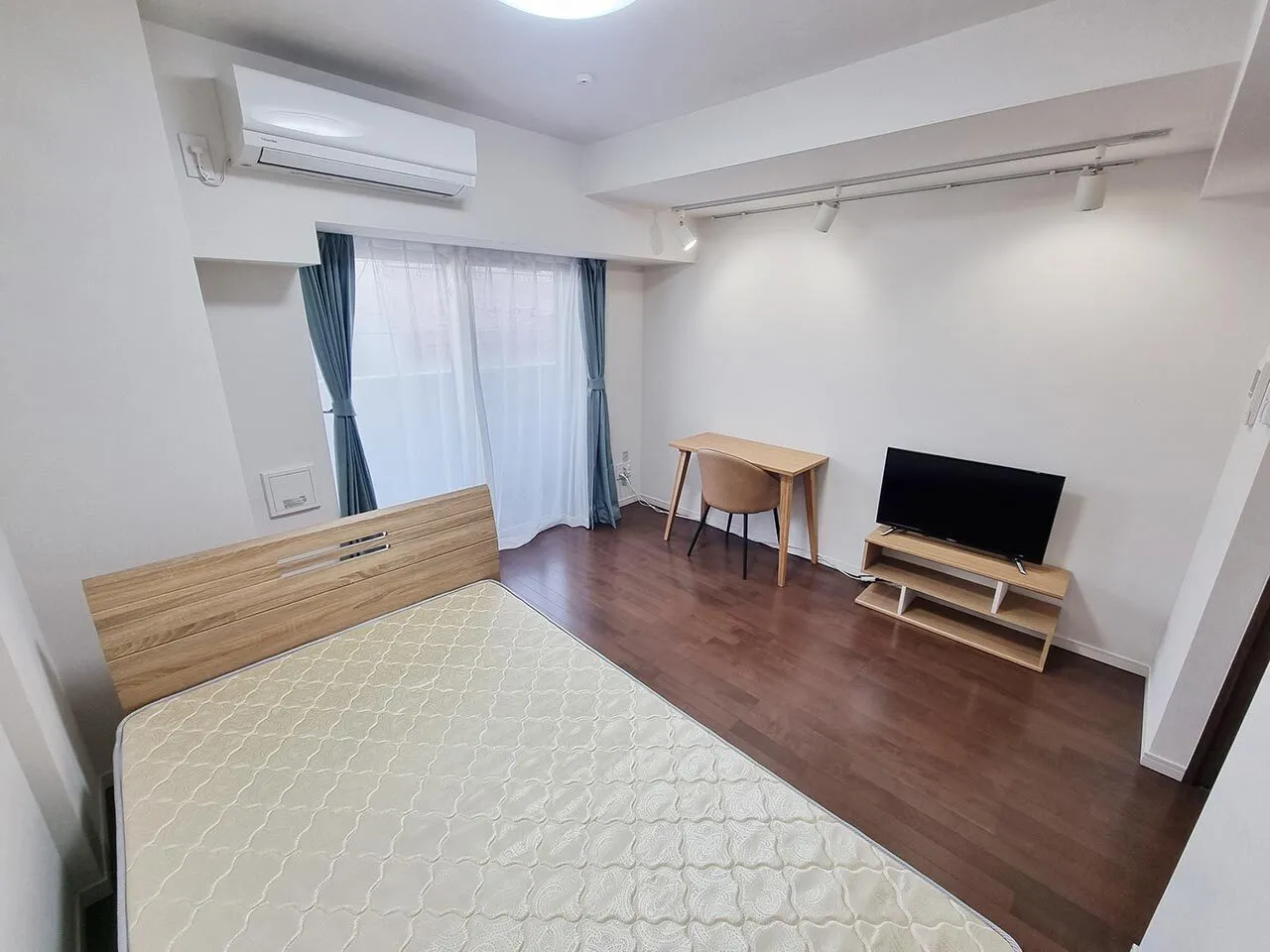 Mynavi STAY Hon-Haneda - Interior - ["Flooring", "Floor", "Wood flooring"]