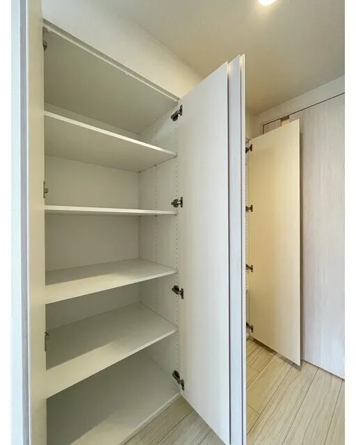 Comforia Liv Kayabacho - Interior - ["Wood", "Flooring", "Floor"]