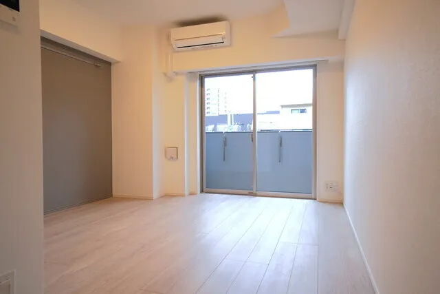 Asyl Court Yamanote Dozaka - Interior - ["Building", "Fixture", "Window"]