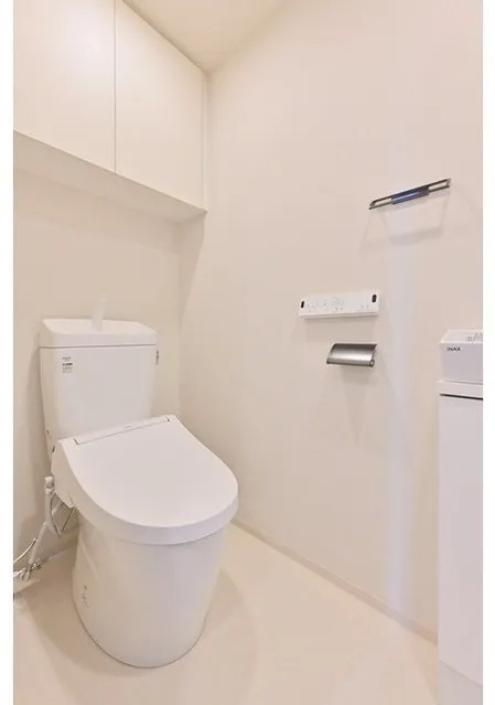 Comfortia Liv Komagome Nishigahara - Interior - ["Toilet seat", "Plumbing fixture", "Flooring"]