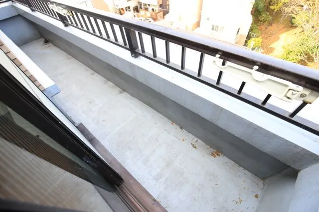 Lions Mansion Omori Honcho No. 3 - Interior - ["Composite material", "Handrail", "Balcony"]