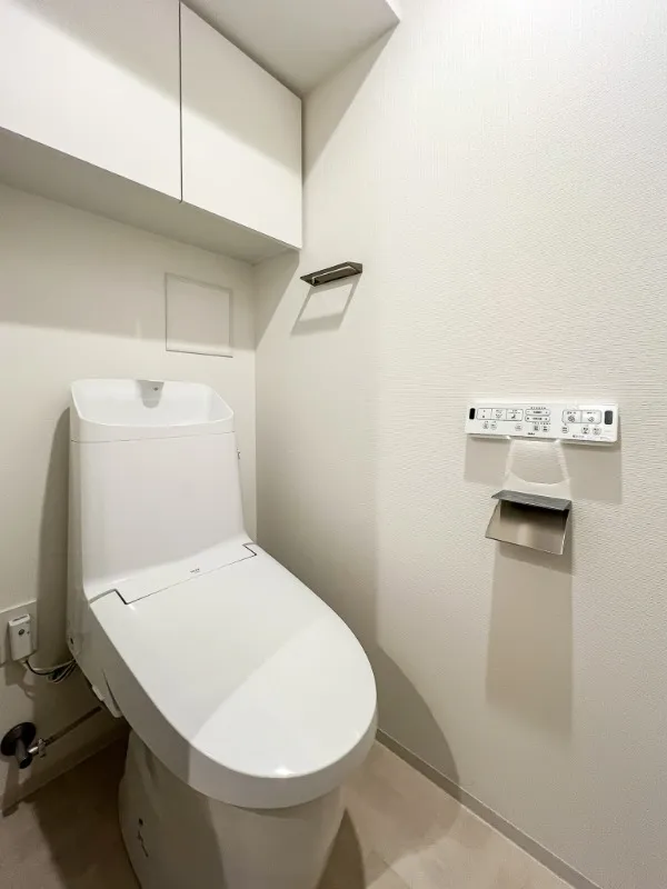 Prince Due Kamiya - Interior - ["Flooring", "Plumbing fixture", "Toilet seat"]