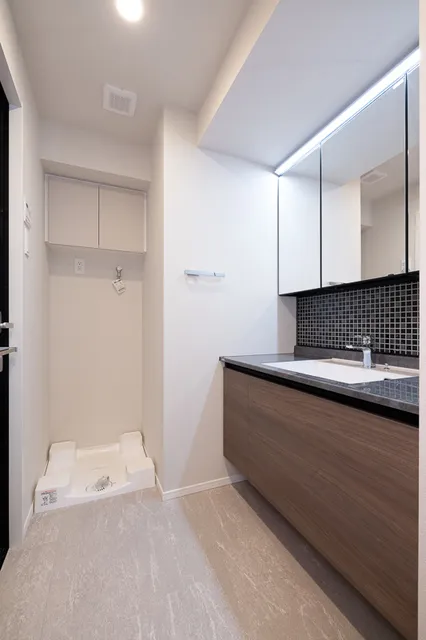 Monolith Hiroo - Interior - ["Flooring", "Ceiling", "Floor"]