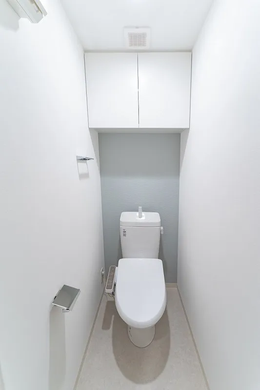 Glück Maison F Toyonaka XV - Interior - ["Toilet seat", "Toilet", "Plumbing fixture"]