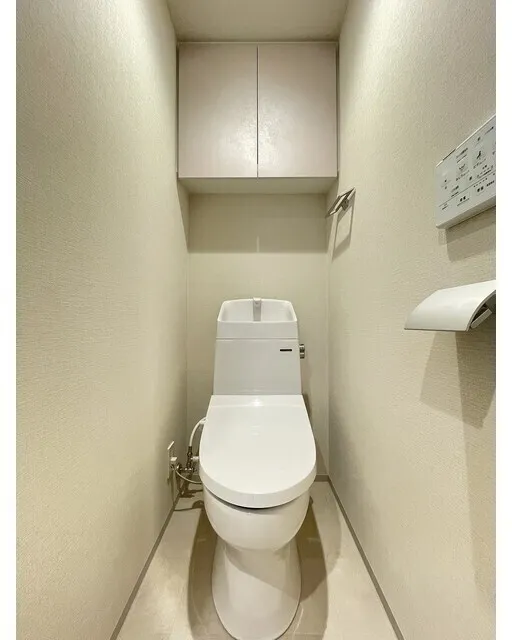 Comforia Liv Kayabacho - Interior - ["Toilet seat", "Toilet", "Flooring"]
