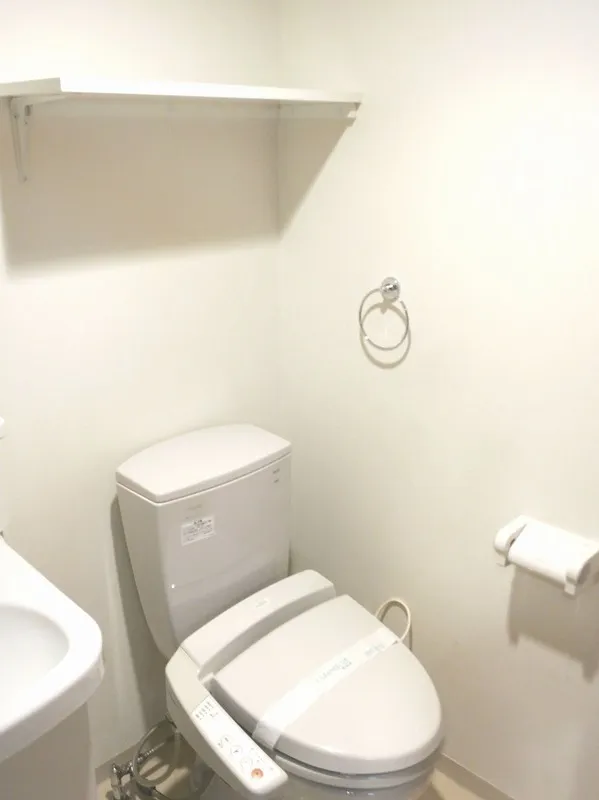 HF Monzen-Nakacho Residence - Interior - ["Toilet seat", "Plumbing fixture", "Toilet"]