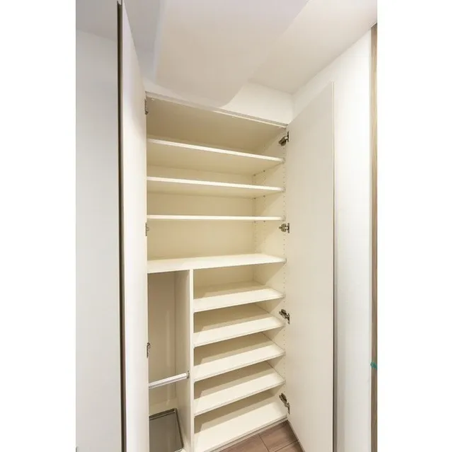 Orchid Residence Ueno Inaricho - Interior - ["Wood", "Fixture", "Parallel"]