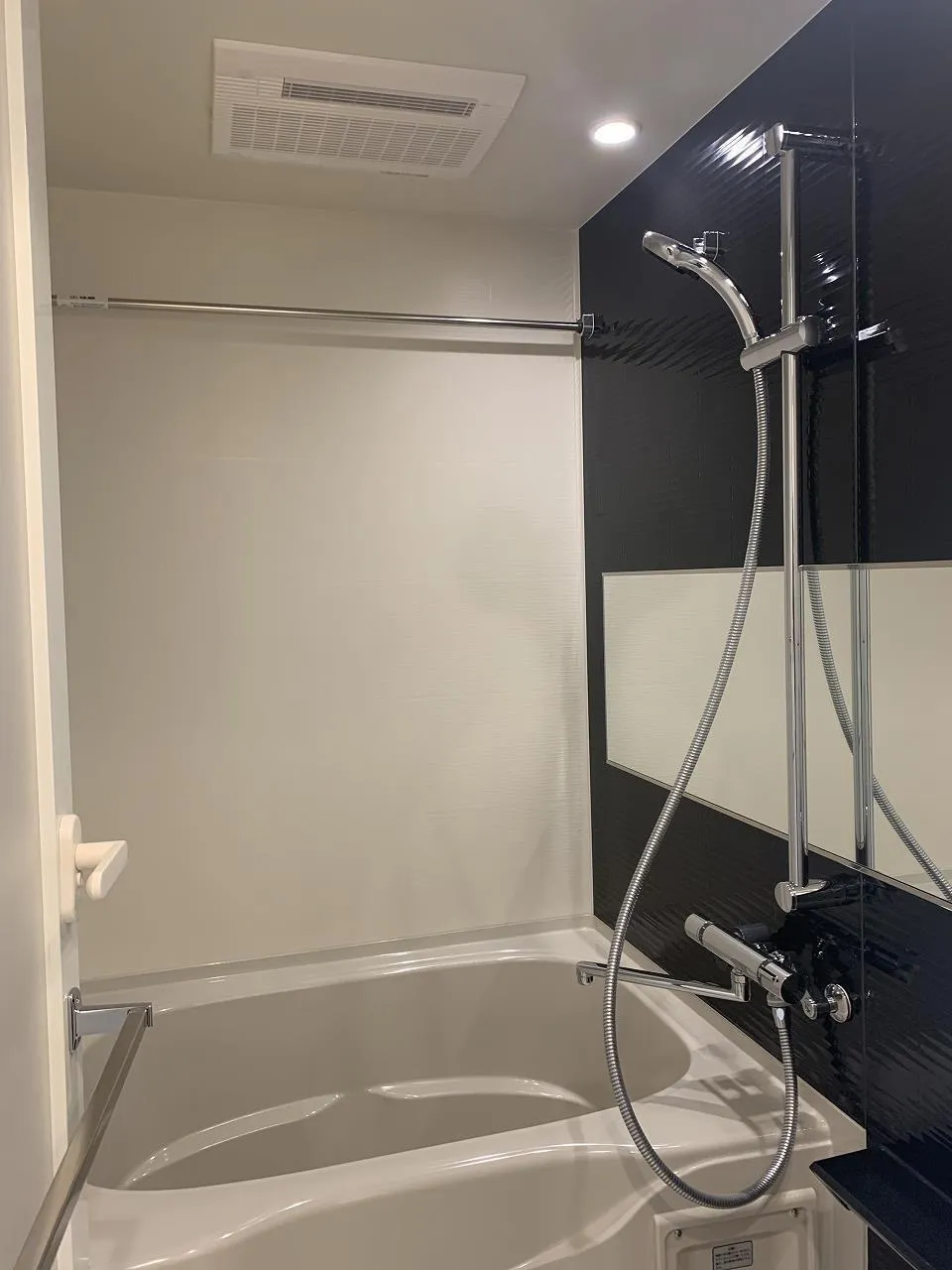 Gran Casa Oshima - Interior - ["Bathtub", "Shower head", "Interior design"]