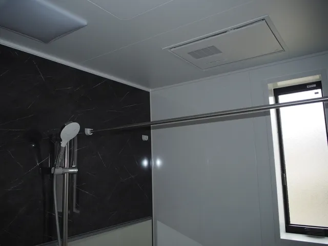 Tom's Garage - Interior - ["Ceiling", "Lighting", "Black"]