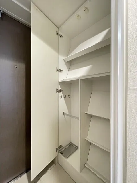 Daffitto Kinshicho - Interior - ["Wood", "Flooring", "Floor"]