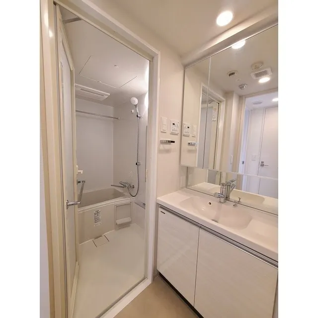 CAVANA Nishi-Oshima - Interior - ["Mirror", "Plumbing fixture", "Tap"]
