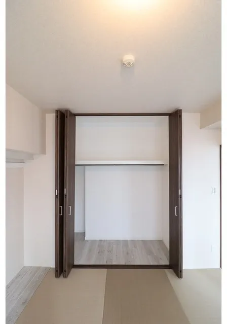 Harumi Urban Plaza - Interior - ["Fixture", "Automotive exterior", "Wood"]