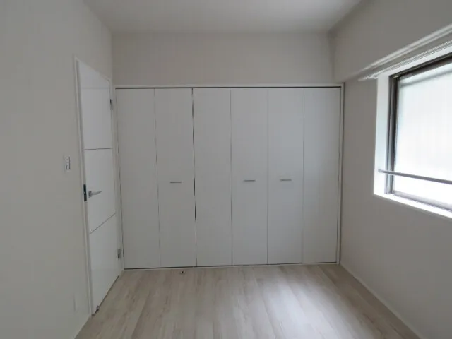 Castalia Meguro - Interior - ["Building", "Fixture", "Door"]