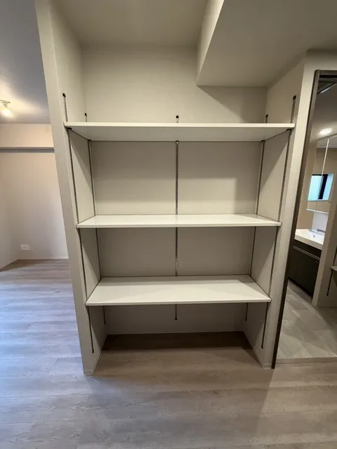 Duo Flatz Itabashi Oyama - Interior - ["Wood", "Flooring", "Shelving"]